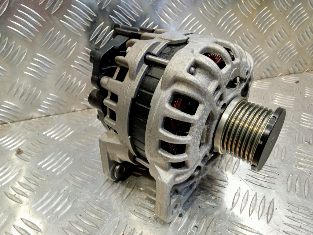 Купити Smart w453 2018r генератор 231006007r оригінал .