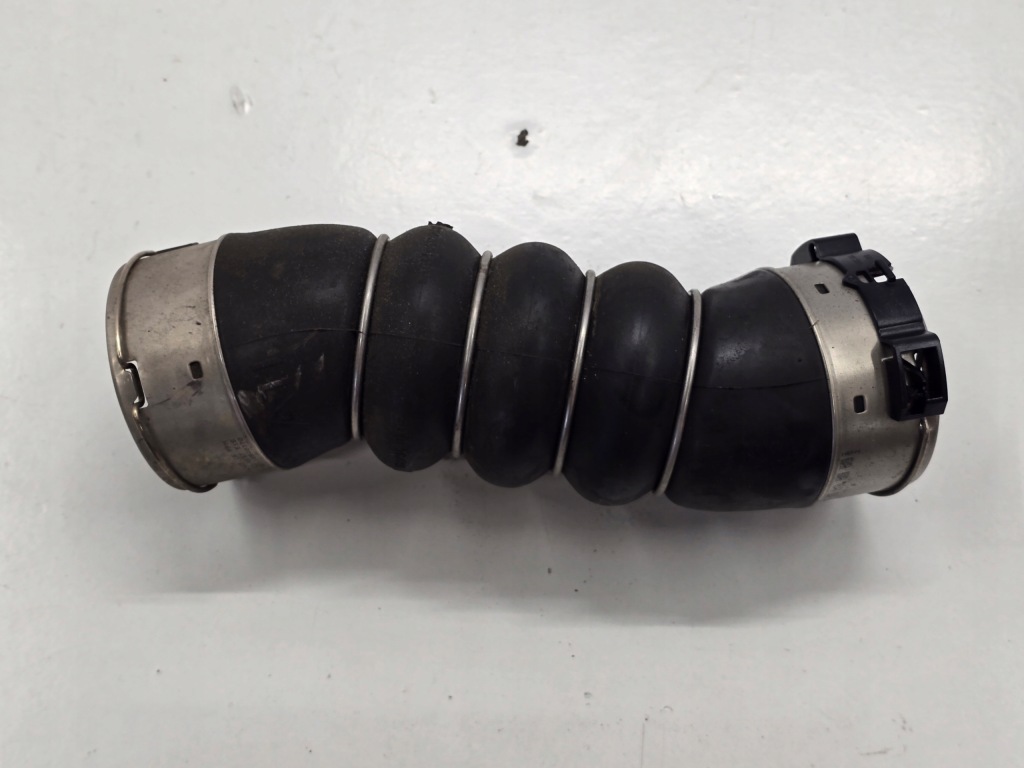 фото №1, Bmw 6 gt g32 17r шланг труба интеркулер 3.0d 8571024