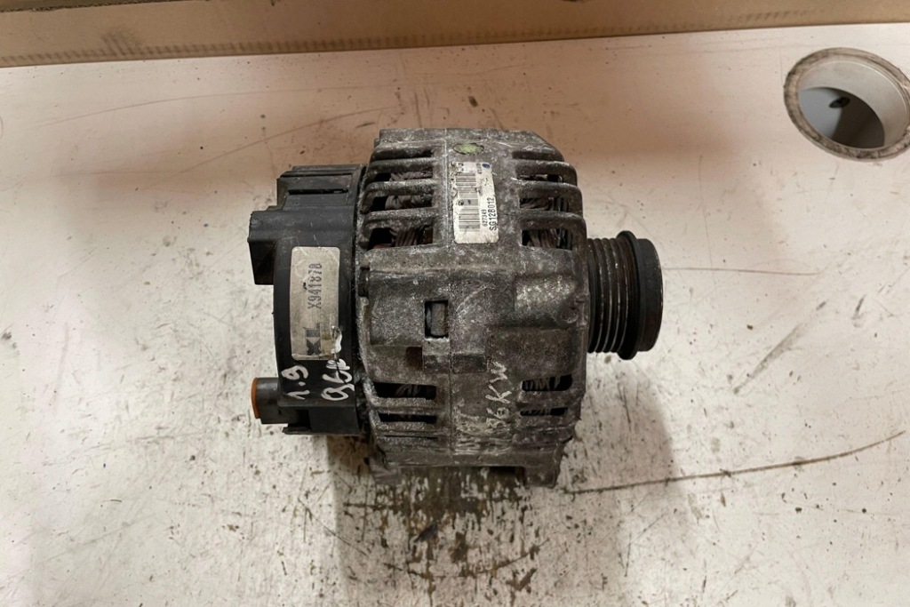 Генератор vw passat b5 3b3 sg12b012 1.9l дизель 96kw 2001 Зі Шроту