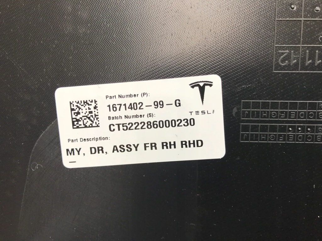 Купити Tesla model y 2023 обшивка оббивка двері правий перед передня 1671402-99-g