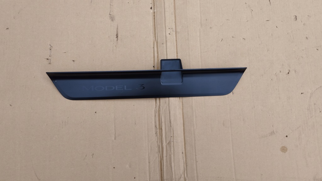 Купить Накладка порог левый  перед tesla 3 рестайлинг