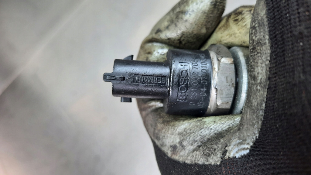 фото №6, Молдинг впрыскная 23810-33020 toyota corolla e12 1.4 d4d