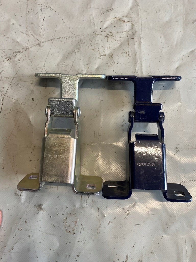 фото №1, Петля дверь распашных dacia dokker