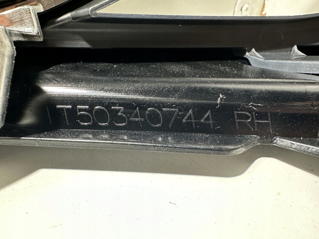 Вкладиш відбивач лампи правий full led iveco s-way 50340744 50260766 50261744 Недорого