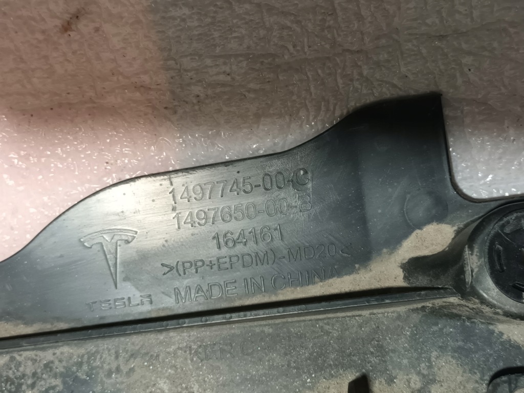 Накладка  порог правая tesla model y порог правый  2szt нижняя + верхний Оригинал