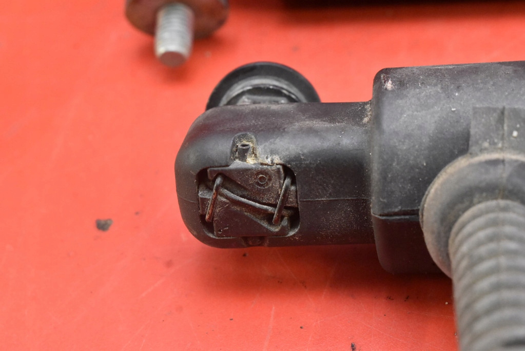 фото №8, Привід амортизатори кришки 7200543 bmw f07 09-13