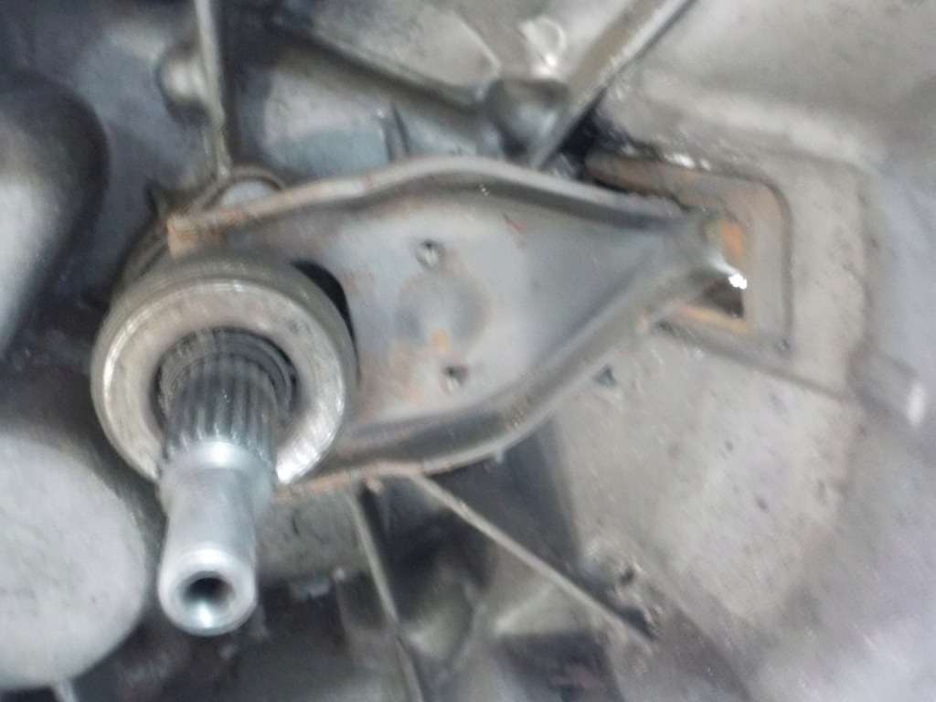 фото №1, Peugeot 407 2.0 hdi кронштейн цилиндр сцепления