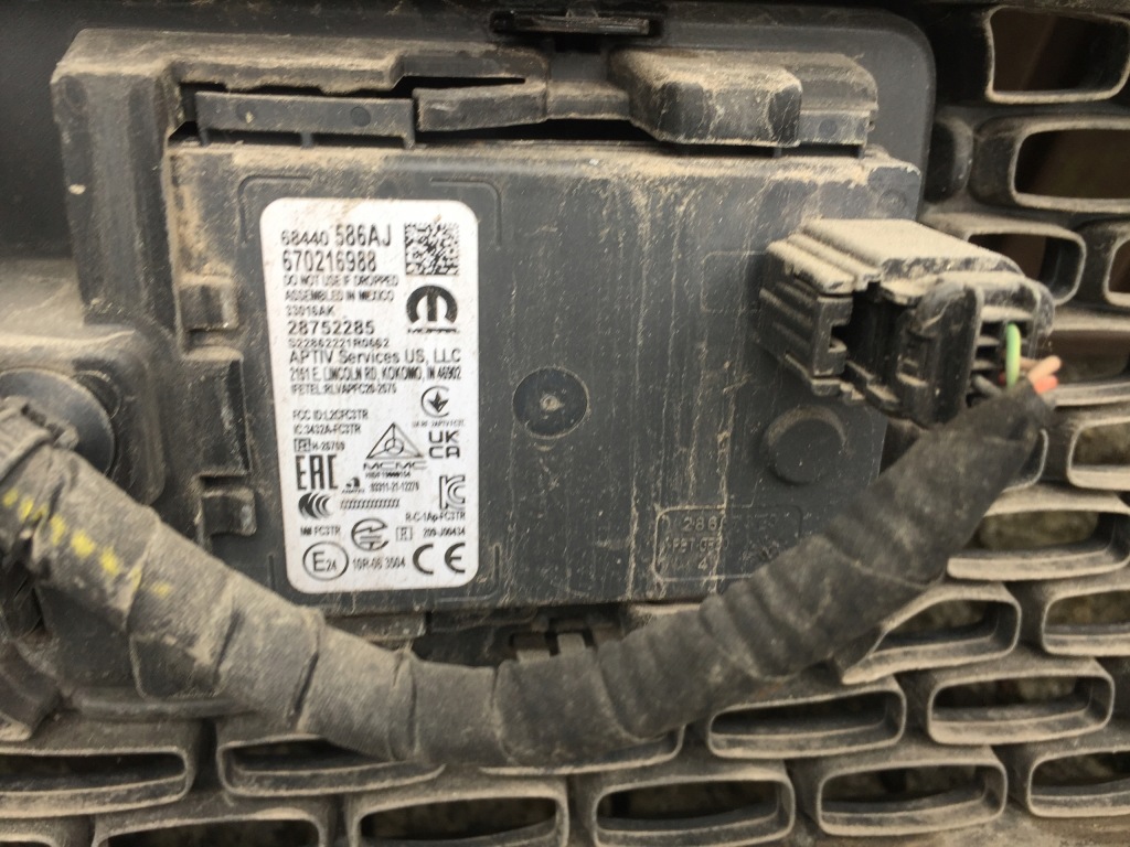 Купить Jeep wagoneer series 3 21 22 23 бампер решётка  комплект