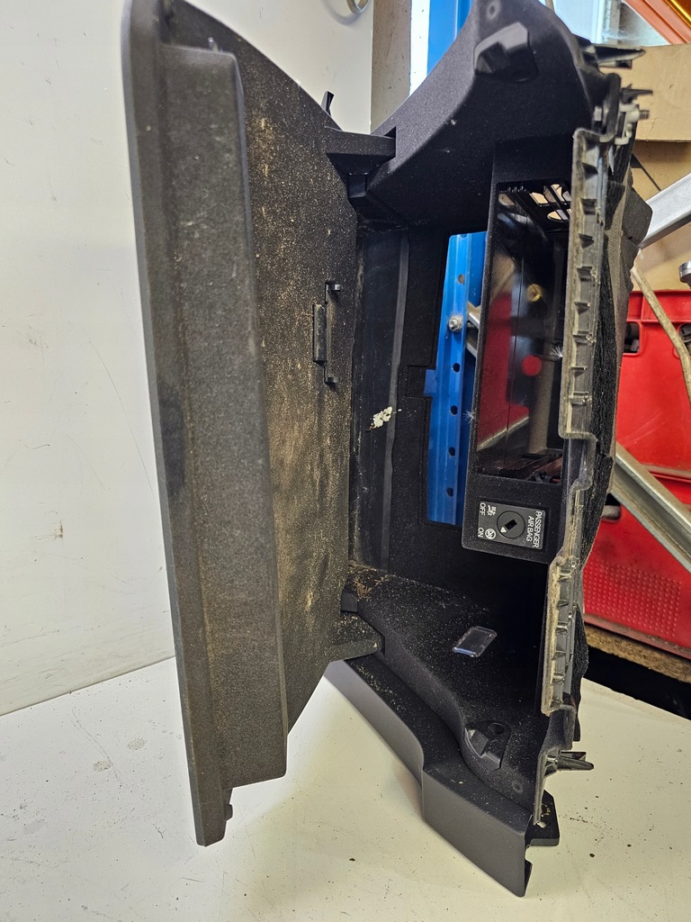 фото №8, Бардачок пасажира audi q3 f3 83a 83b857035