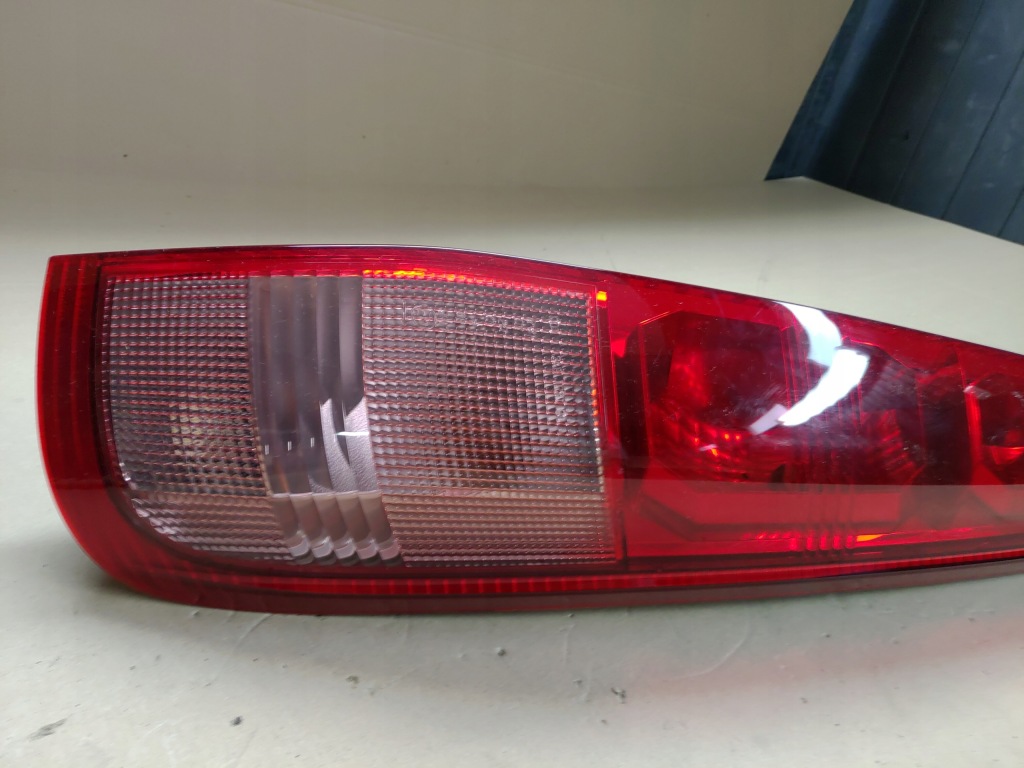 фото №10, Лампа правый задняя nissan x-trail t30 lift 03-07