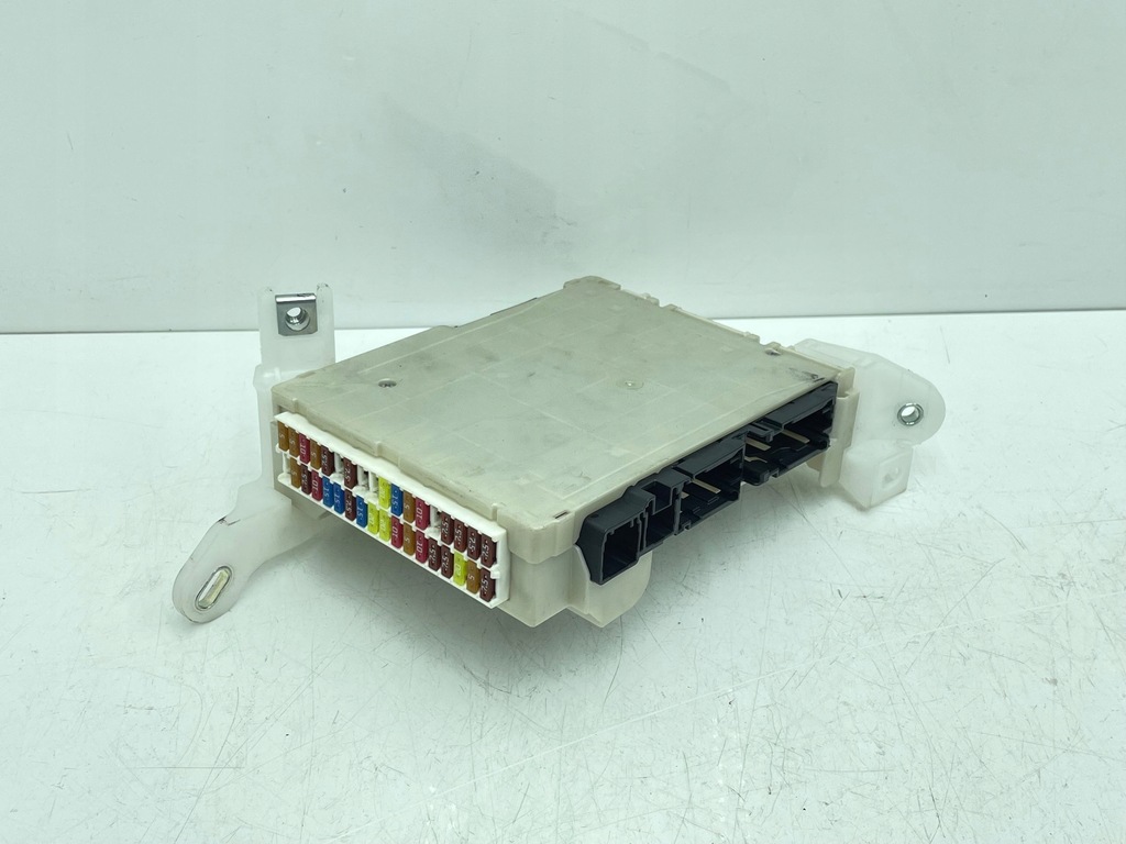 фото №1, Toyota prius prime 2016 рамка / модуль предохранителей