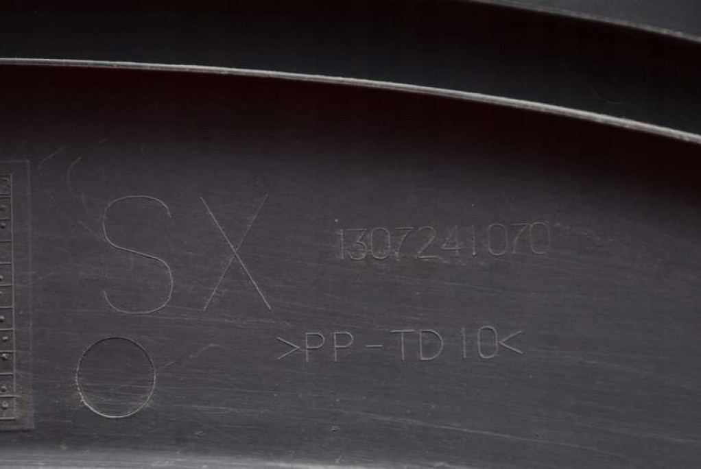 Молдинг крыла левый задний  czarna 1307241070 fiat ducato 3 iii рестайлинг  16r Доставка