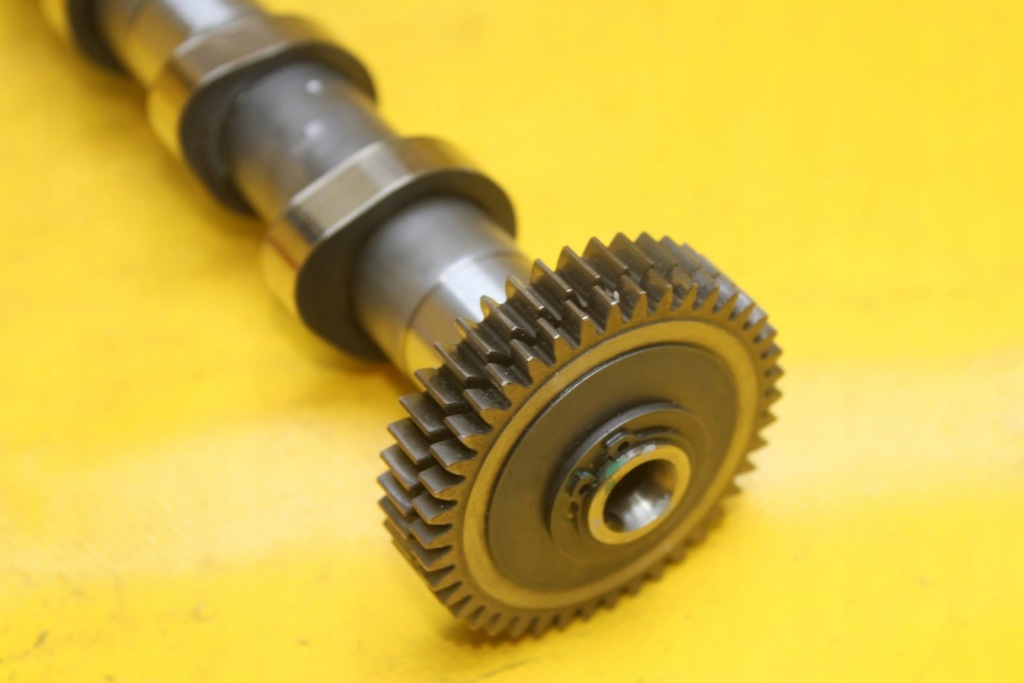 Вал розподільний вал правий впускний  a6 c7 a4 b8 3.0 tdi cdu в Україні