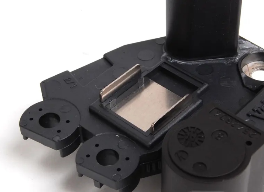 фото №2, Audi a3 8p генератор voltage регулятор 06b903803b