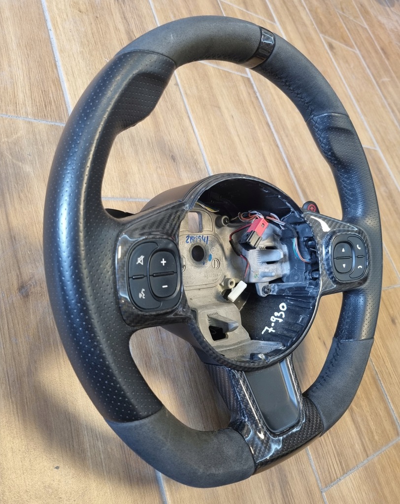 фото №8, Fiat 500 abarth 20r воздуховод карбон alcantara лепестки переключения мультифункция ładna