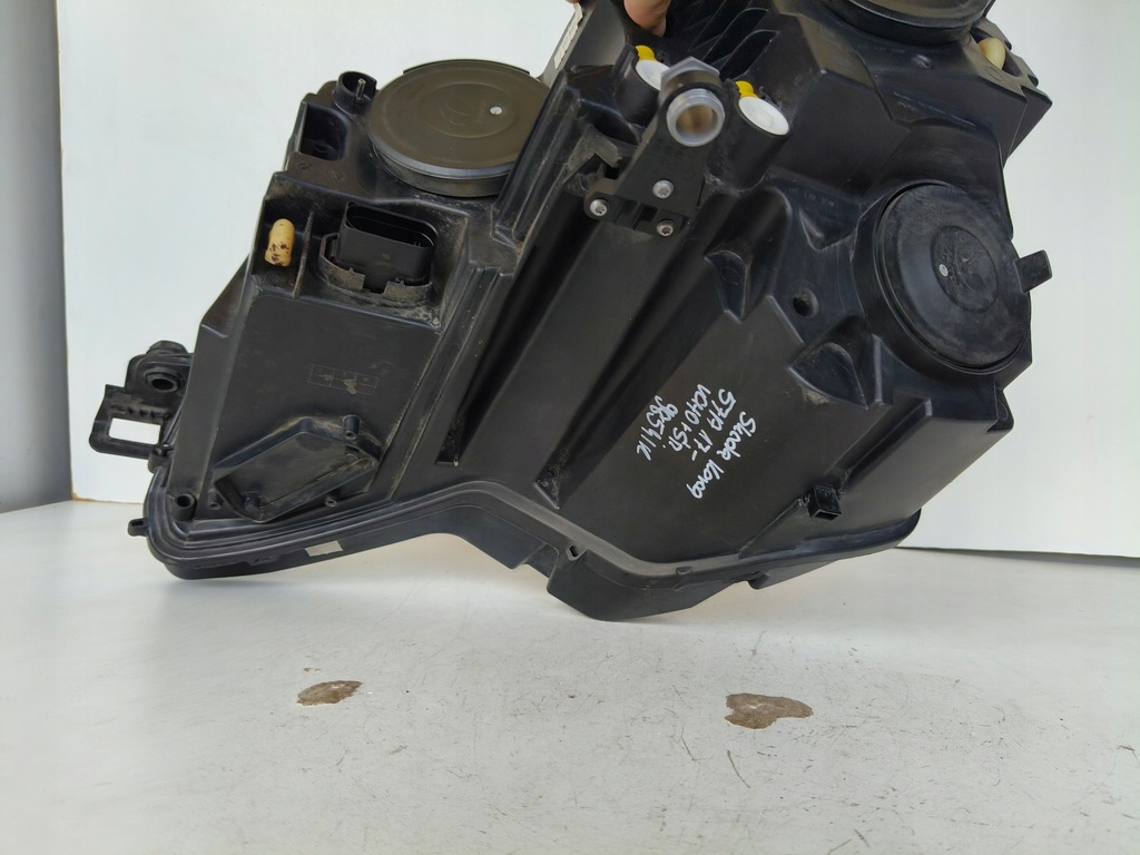 фото №8, Лампа правая фара skoda karoq 57a 17- led