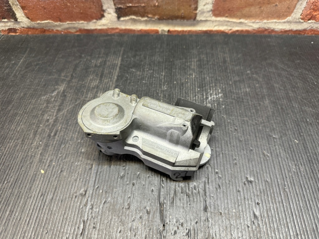 фото №1, Mercedes w203 блокировка засов a2034621130