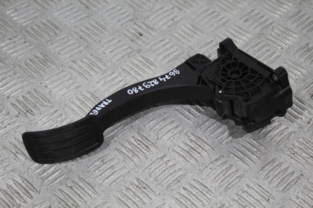 фото №1, Педаль газа traveller expert iii 3 9674829780