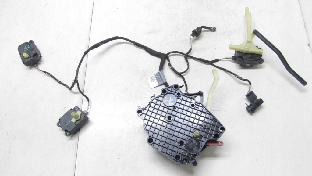 фото №10, Volvo v60 s60 ii моторчик отопителя датчик kpl 6g9n-19c603-bb