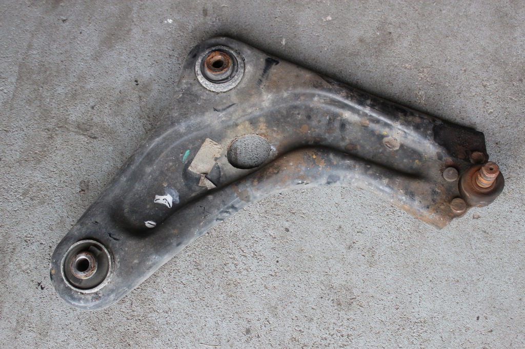 фото №1, Важіль правий перед peugeot 207 1.6vti