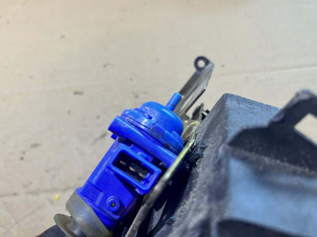 фото №5, Замок двері лівий задня vw caddy 6k9827503a