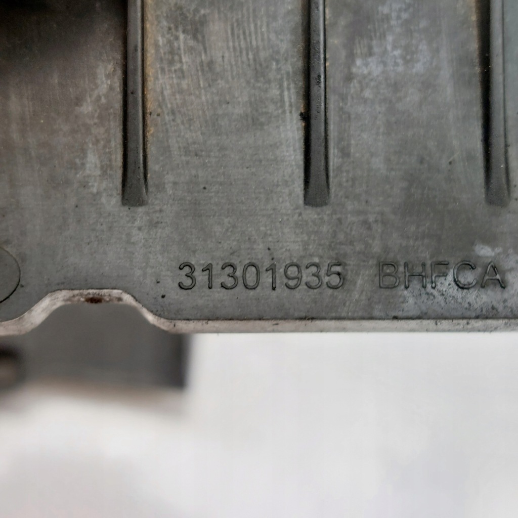 Volvo v40 2 d4 2,0d 2014 основание аккумулятор 31301934 31301935 Оригинал