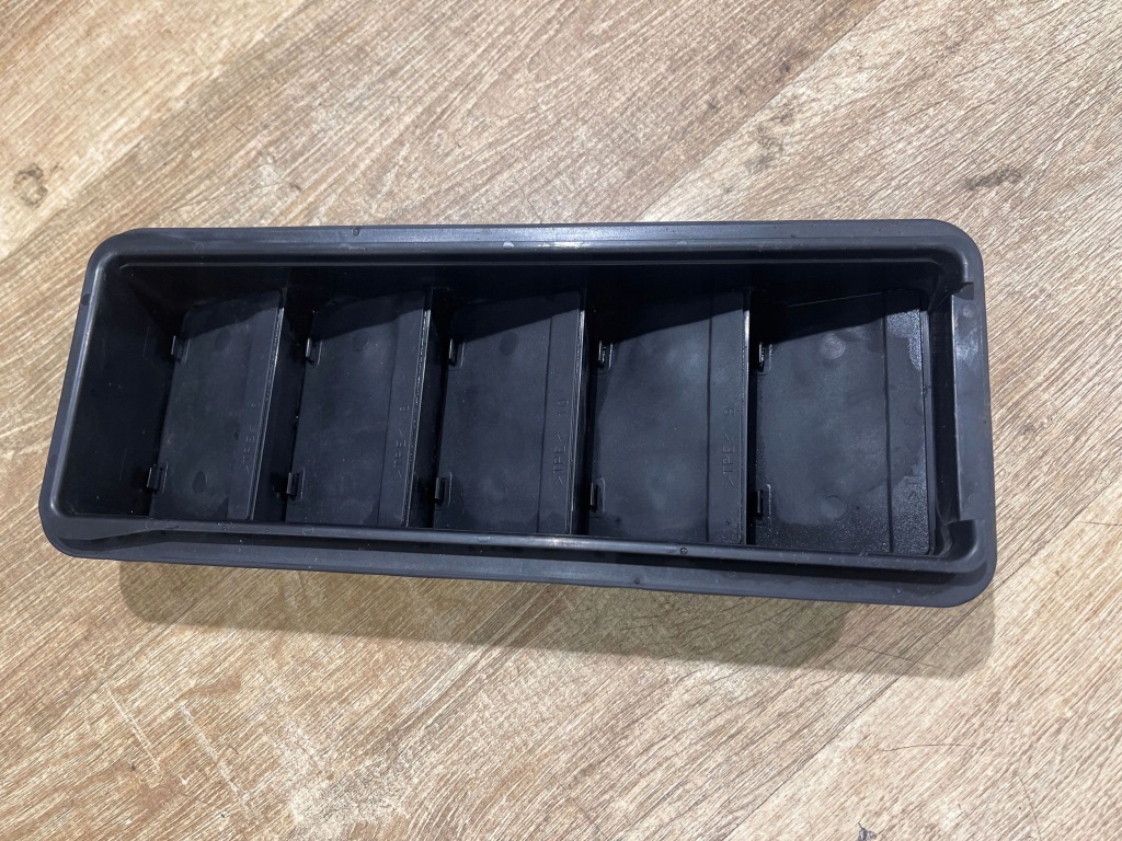 Купити Решітка вентиляційна jaguar f-pace x761 gx63-280b62-aa