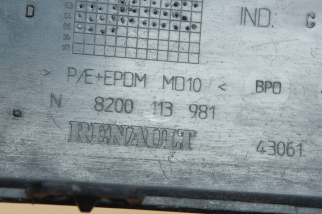 фото №4, Молдинг бампера правая перед renault clio ii 2