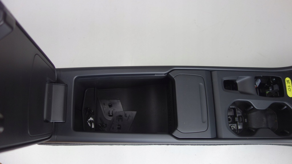 фото №5, Volvo xc40 туннель средний подлокотник