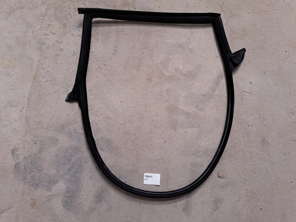 фото №1, Прокладка дверь левый задняя tesla 3 lift