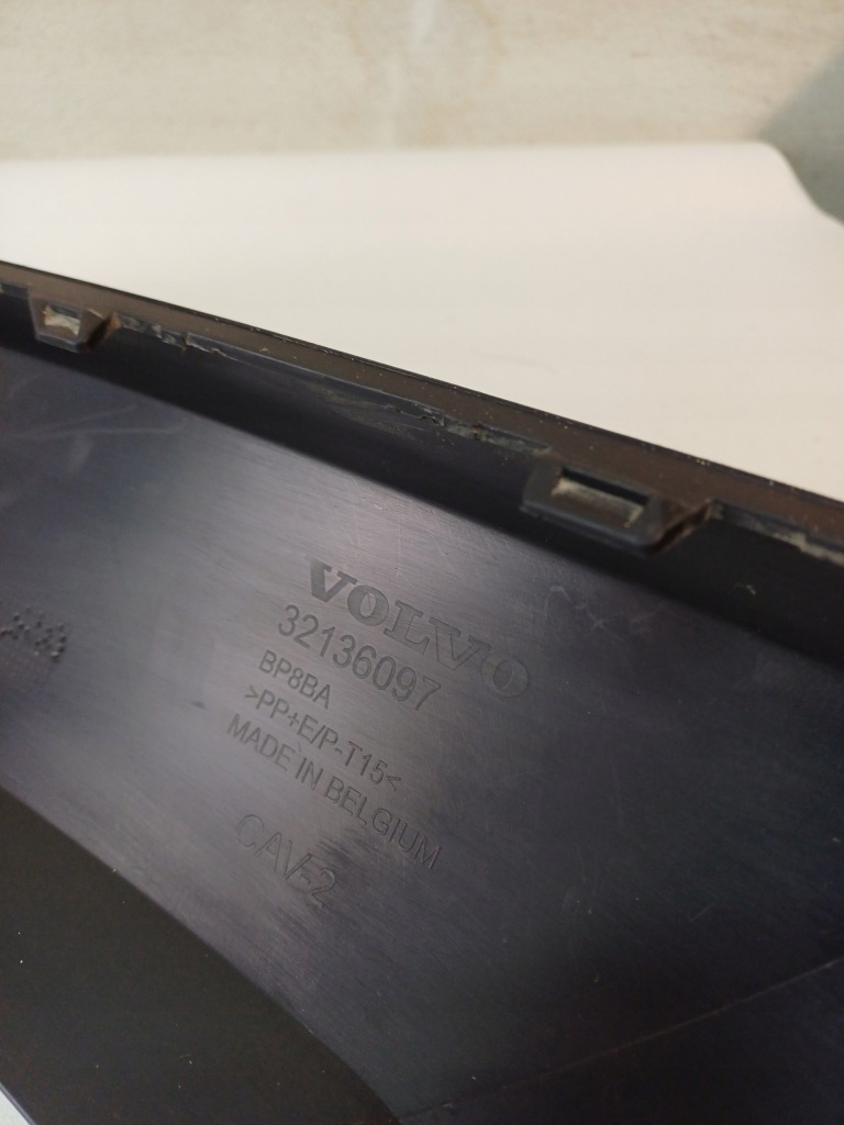 Накладка спойлер бампера перед volvo xc40 lift 22- Недорого