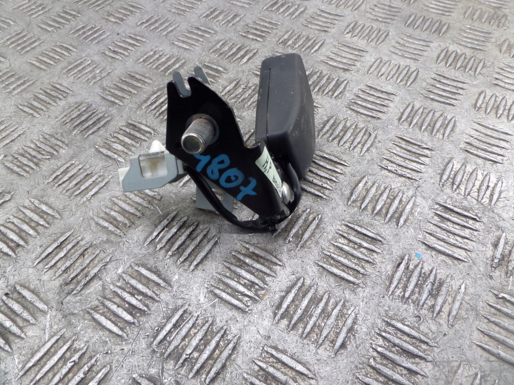 фото №4, Mazda 3 клипса защёлки поперечина безопасности задняя