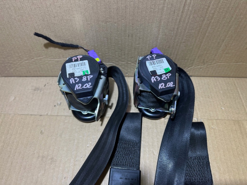 Audi a3 8p 3d ремень безопасности правый  перед передний 8p3857706a Недорого