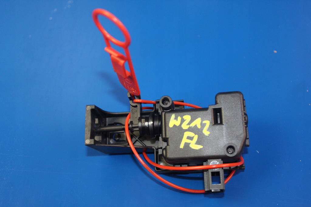 фото №1, Mercedes e klasa w212 привод крышка заливной топлива