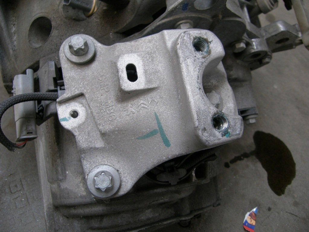 Купить Кронштейн кронштейн 9824272980 citroen peugeot