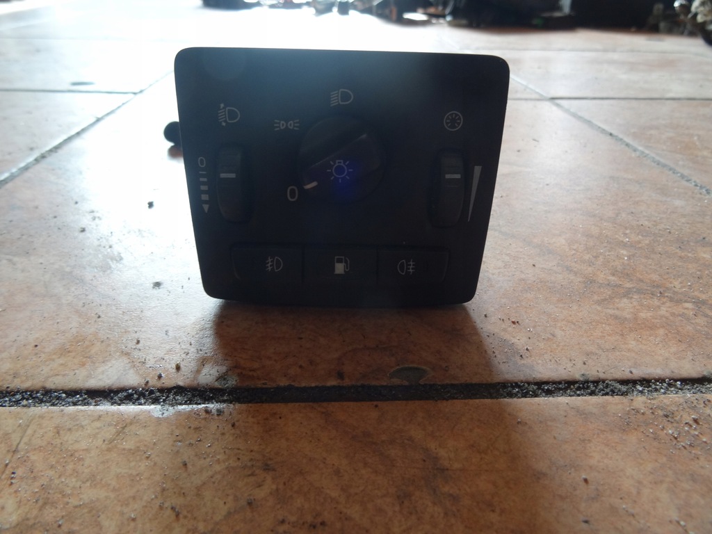 фото №1, Выключатель света v40 s40