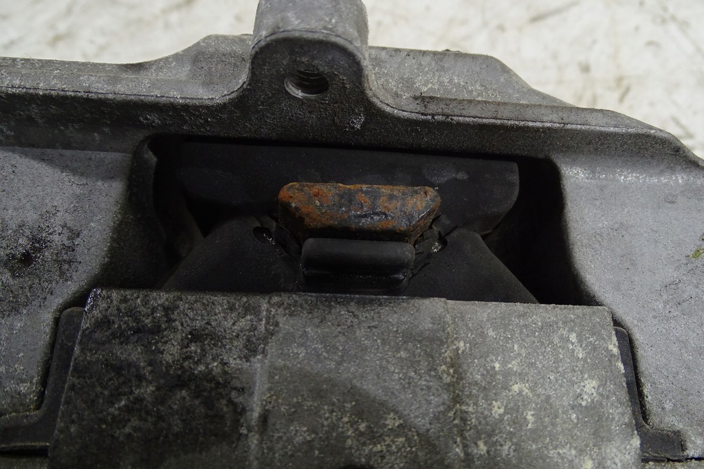 фото №14, Fiat freemont 2.0 кронштейн подушка двигуна 04766549ad