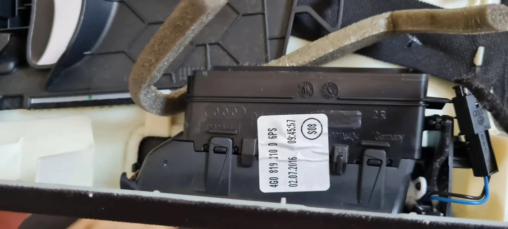 Q7 4m 2 накладка стойка решётка поперечина правая перед sline 4m0867244b с Разборки