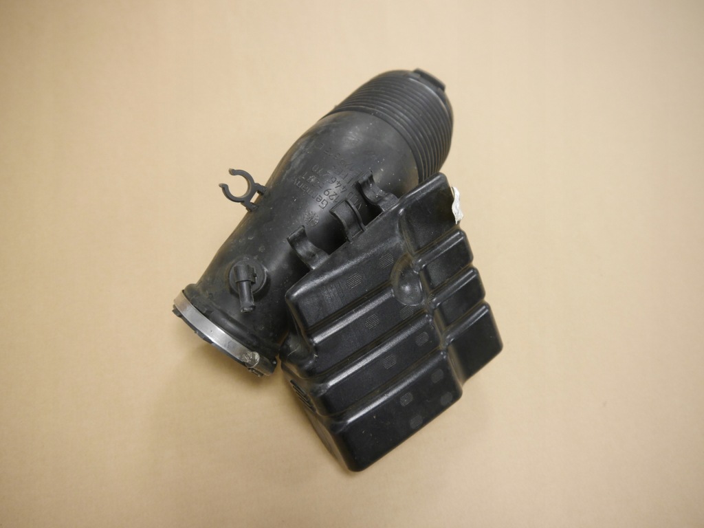 фото №1, Audi a8 шланг повітрозабірник повітря 06e129627t