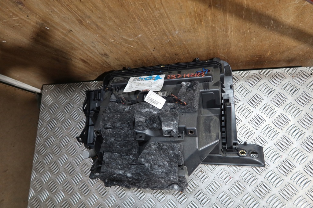 фото №8, Бардачок пассажира audi a1 8x 8x1857035b