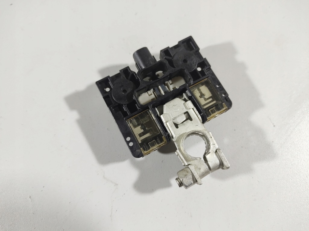 фото №7, Lexus is300h 13r клемма минусовая