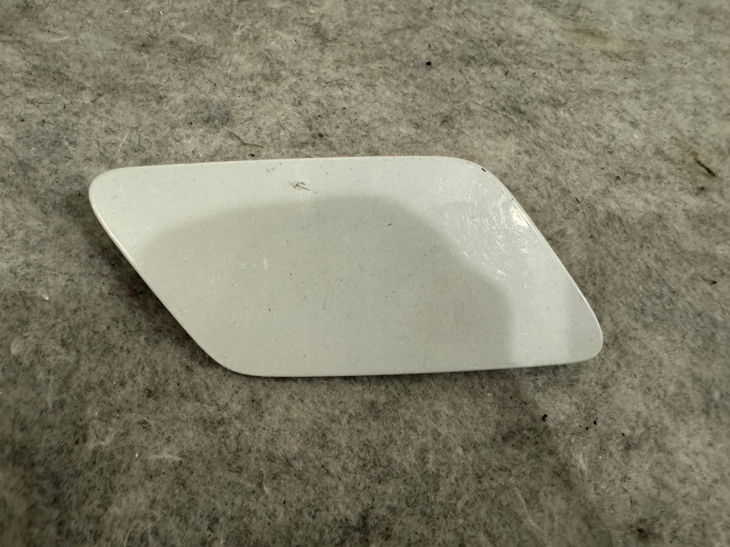 фото №1, Audi a3 8v права заглушка бампера