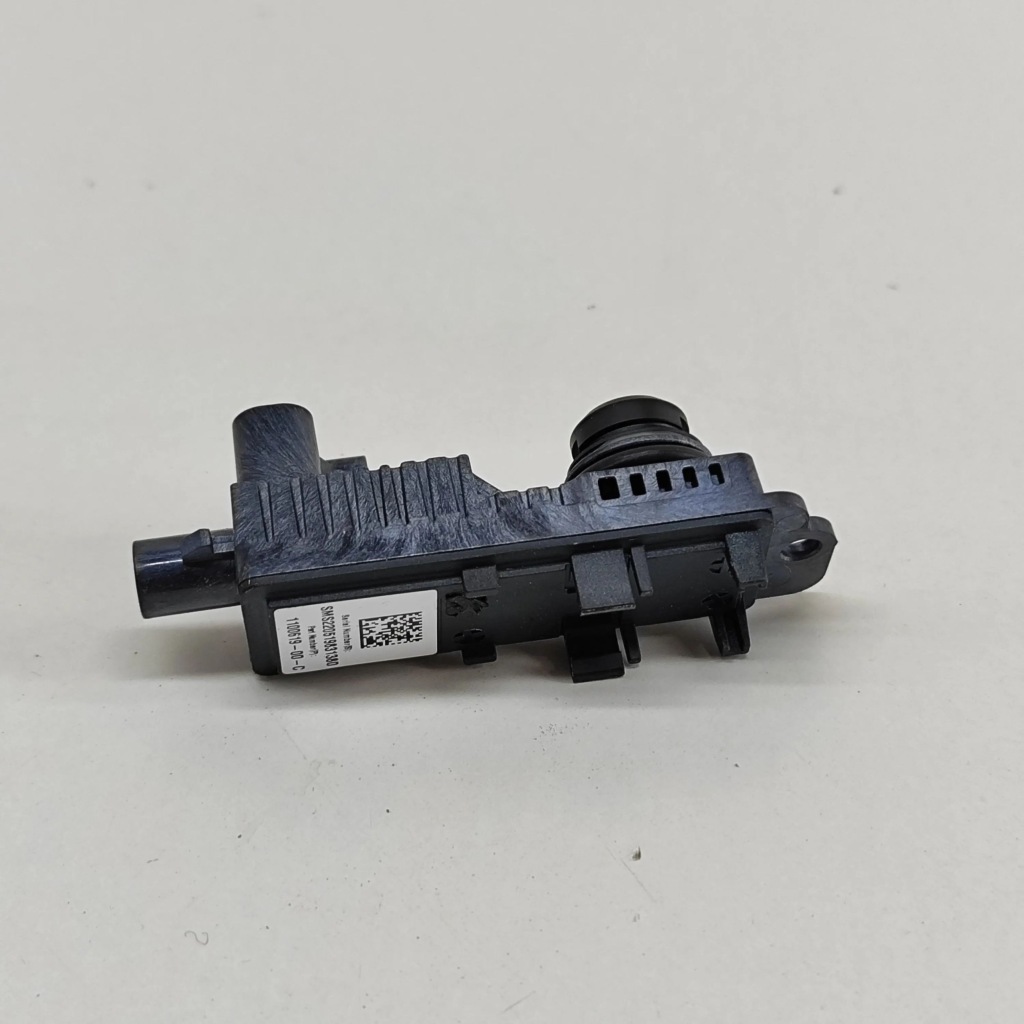 Tesla model 3 2023 права сторона камера на крила бічний Недорого