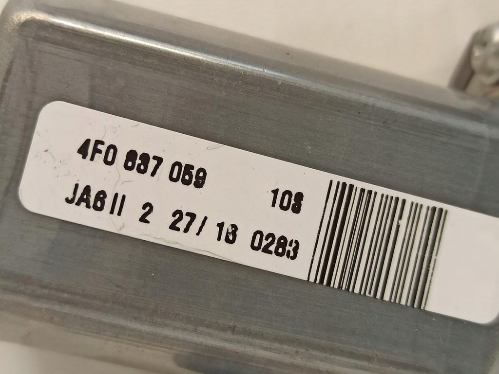 фото №3, Audi a8 d4 доводчик дверь левый 4f0837059