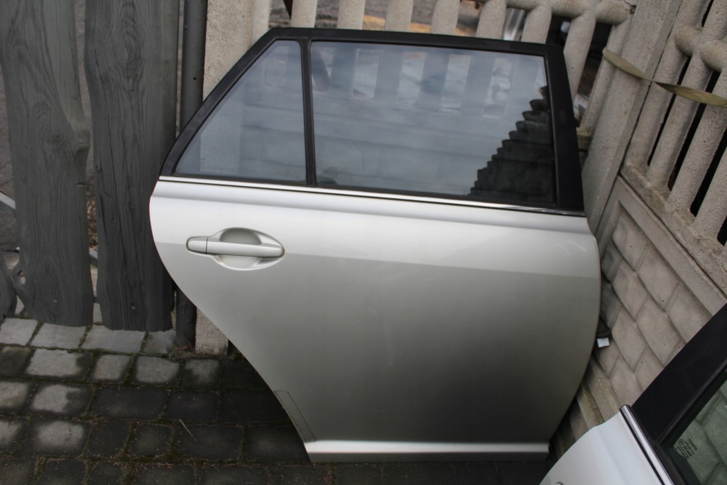 фото №1, Дверь правый задняя toyota avensis t25 kombi цвет 1c0