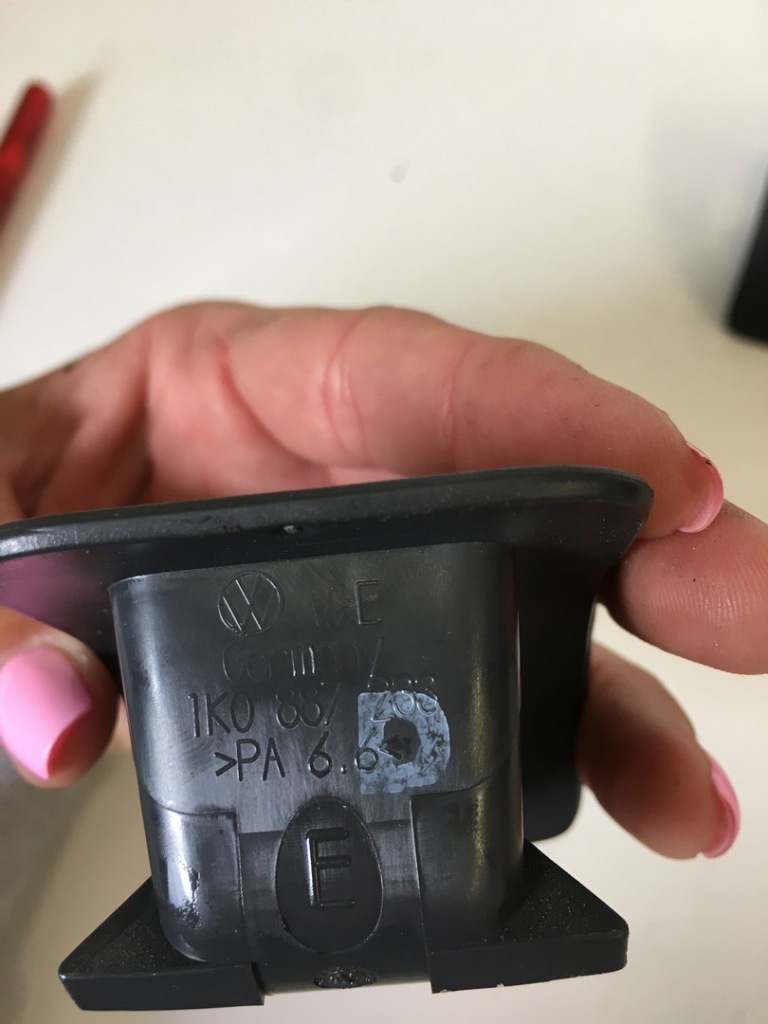 Заглушка крепления детское кресло 1k0887233 vw golf 5 Доставка