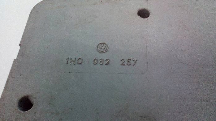 фото №6, Помпа замка центрального vw golf iii 1h0962257