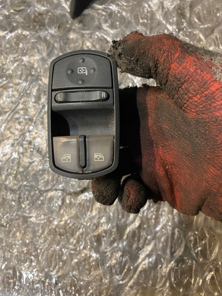 фото №1, Opel corsa d переключатель стекло левый перед