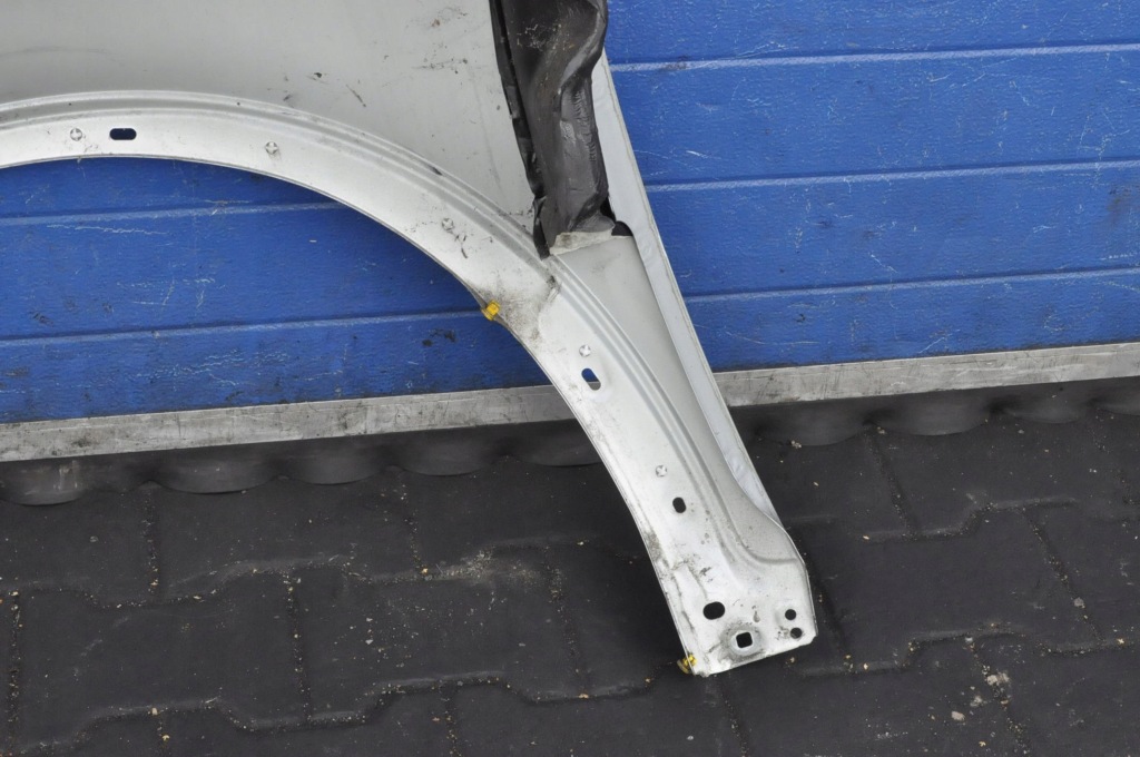 Volvo c3006-09 крило правий перед передній в Україні