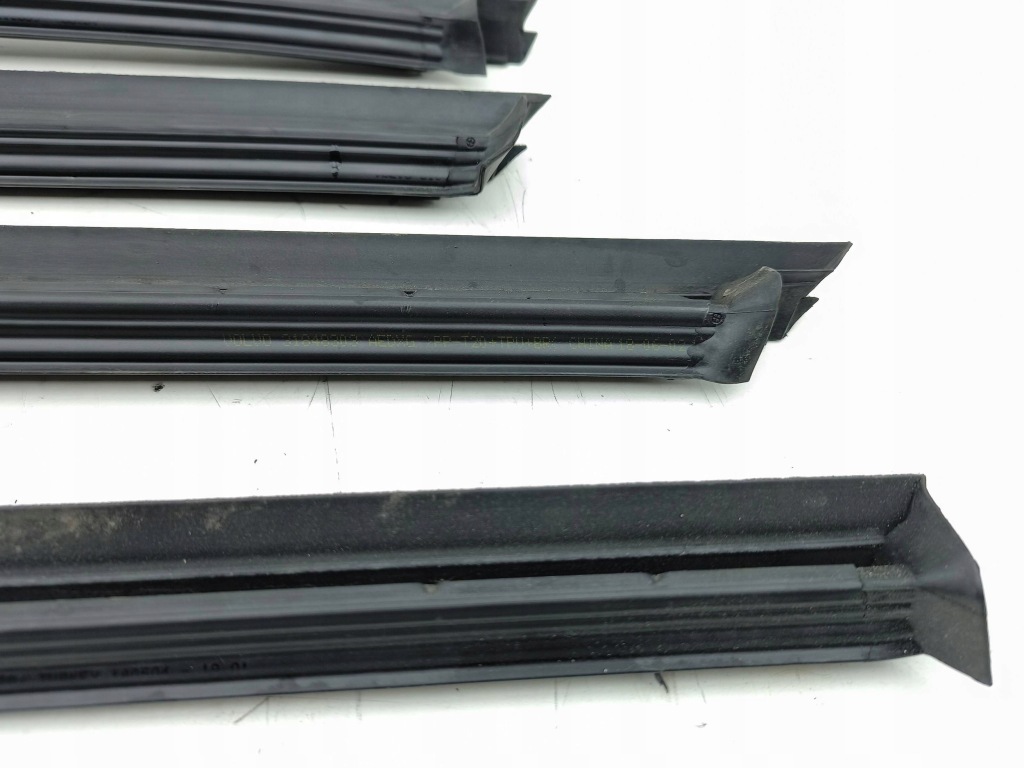 фото №11, Volvo s90, v90 2018 прокладка стекло дверь передних 31848303